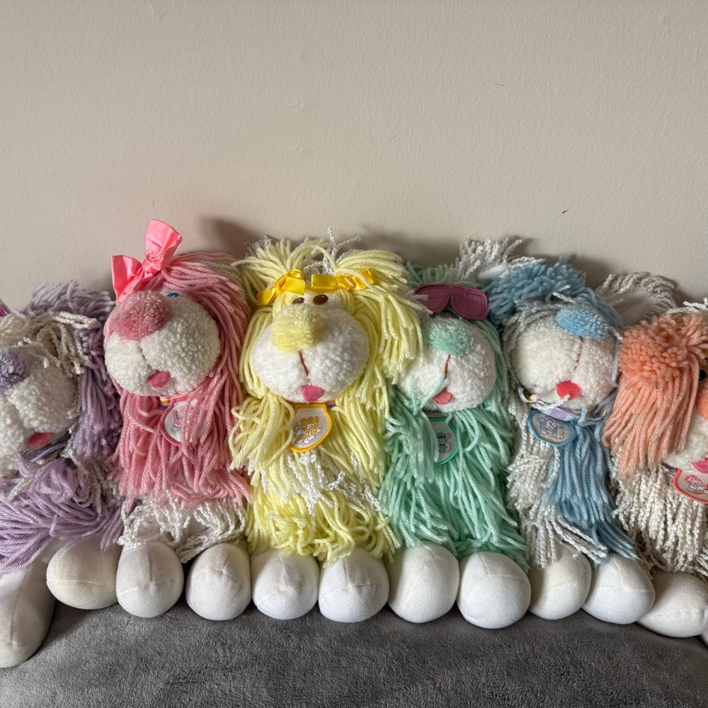 Complete set of 6 fluppy puppies